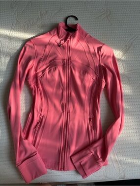 lululemon athletica sakura define